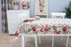 satltiese geliu asorti, Gobelenine staltiese gėlių asorti, stalo dekora, sventinis stalo dekoras, gera doava.