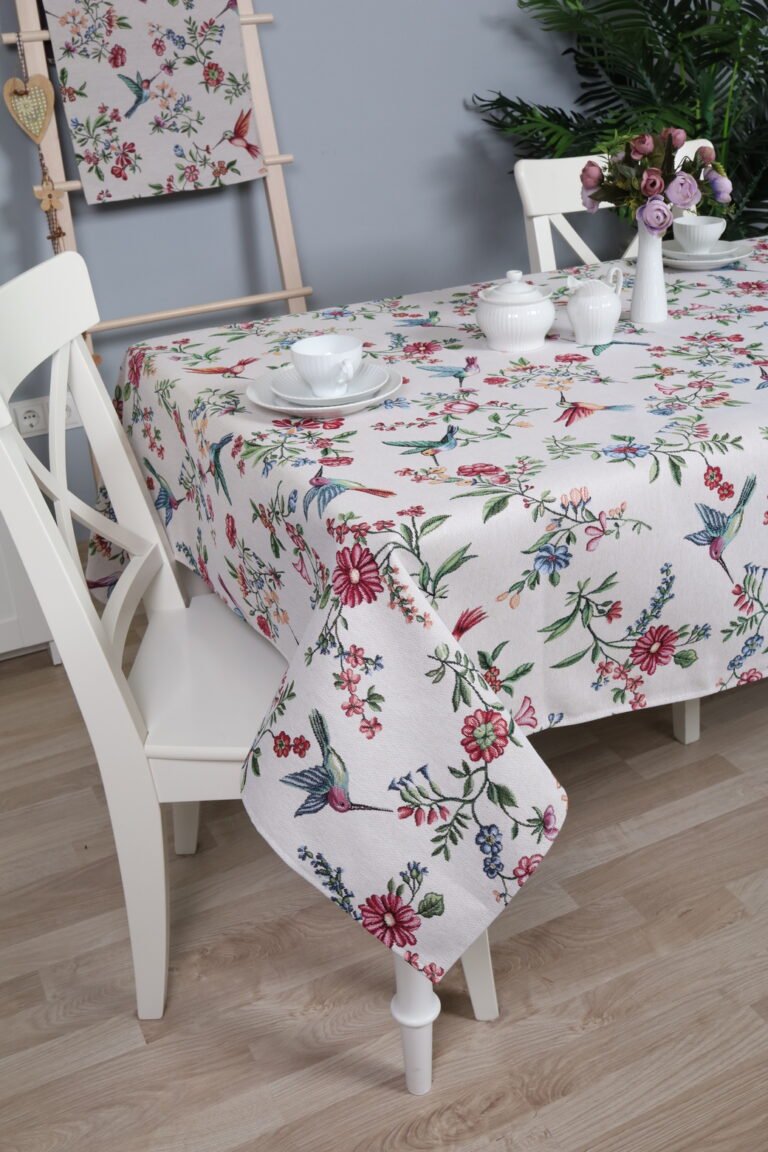 staltiese Kolibriai, gobelenine staltiese , stalo dekoras, dovana su kolibriais, dovanų idejos, paukščiai, table runner birds
