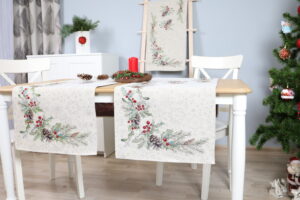 Kalėdinis Stalo takelis Puansetijų Vainikas, gobelinis stalo takelis, stalo dekoras, kaledinis stalo dekoras, sventinis stalo dekoras