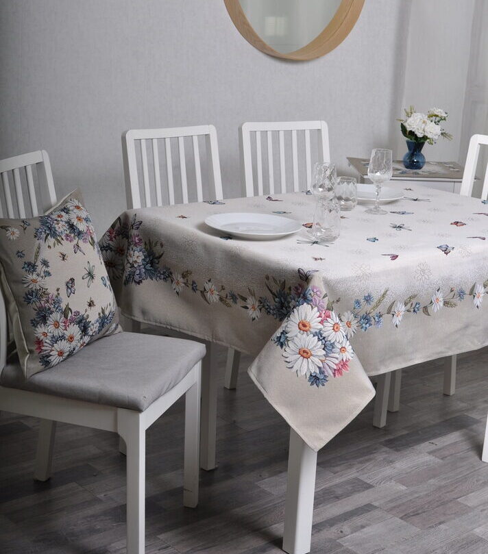 Žakardinė staltiesė Ramunės, gobeleninė staltiesė su gėlėmis, stalo dekora us ramunemis,