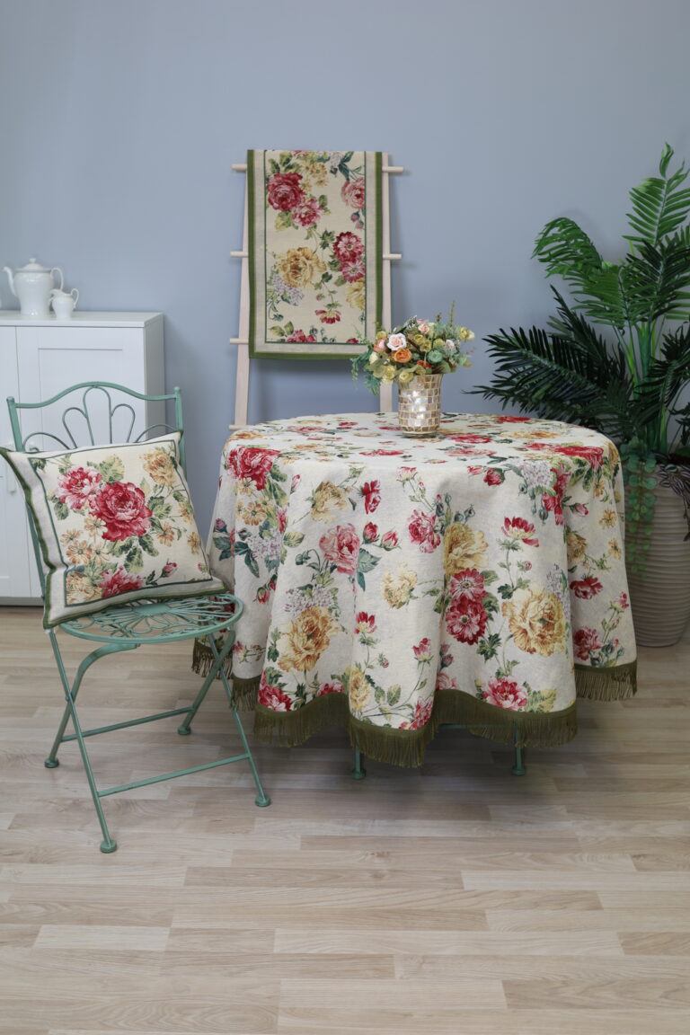 Apvali staltiese bijūnai, staltiesė su kutais, stalo dekoras, staltiesė apvaliams stalui, sventine staltiese, namų dekoras, geleta staltiese
