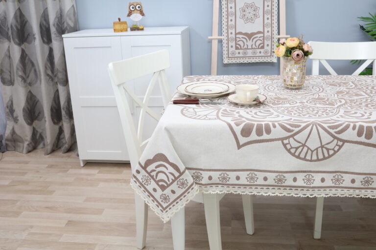 Medvilnine staltiese Mandala, rastuota ruda staltiese. staltiese su neriniais, cotton tablecloth Mandala