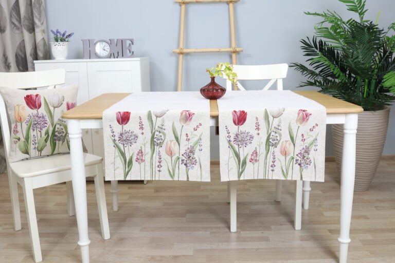 Stalo takelis tulpes, geletas stalo takelis, stalo dekoras su tulpemis, dovana moteriai,gift for woman,tulips table decor,cristmas gift, table runner