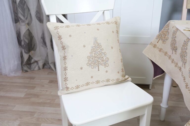 Kalėdinis pagalveles uzvalkalas Stebuklingos Sventes, gobelinis pagalveles uzvalkalas, stalo dekoras, kaledinis stalo dekoras, sventinis stalo dekoras, Christmas Cushion Cover Magical Celebrations, Textile Cushion Cover, Christmas table decor, Winter Holiday table decor