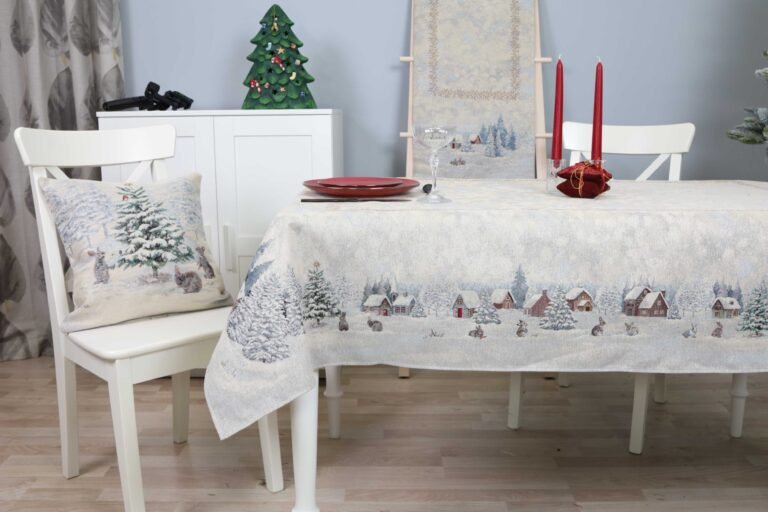 Kalėdinė Stalo staltiese Sniego Pasaka, gobeline stalo staltiese, stalo dekoras, kaledinis stalo dekoras, sventinis stalo dekoras, Christmas Tablecloth Snow Fairy Tale, Textile Tablecloth Christmas table decor, Winter Holiday table decor