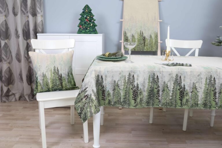 Kalėdinė Stalo staltiese Miškas, gobeline stalo staltiese, stalo dekoras, kaledinis stalo dekoras, sventinis stalo dekoras, Christmas Tablecloth Forest, Textile Tablecloth Christmas table decor, Winter Holiday table decor