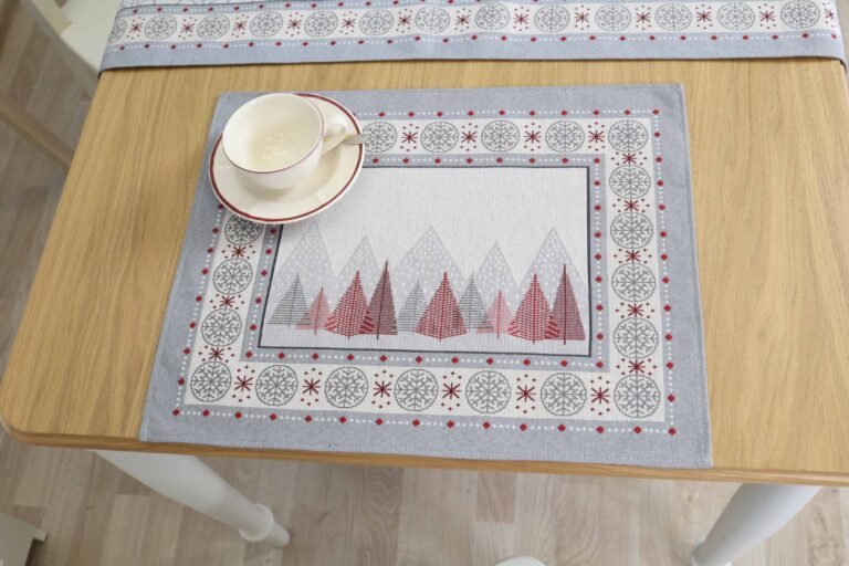 Servetele Raudonas Paslaptingas Miskas, gobeline stalo servetele, stalo dekoras, kaledinis stalo dekoras, sventinis stalo dekoras, Placemat Red Mysterious forest, Textile placemat, Christmas decor, Winter Holiday table decor