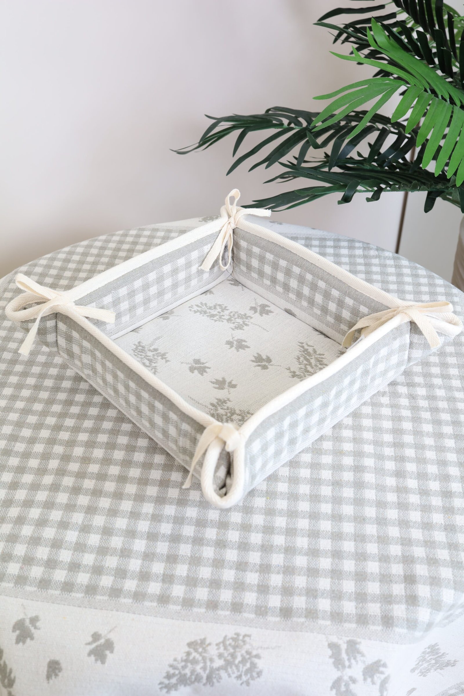 Duoninė levandų šakelės, namų valgamojo dekoras, Bread basket Lavender branches, home dining decor