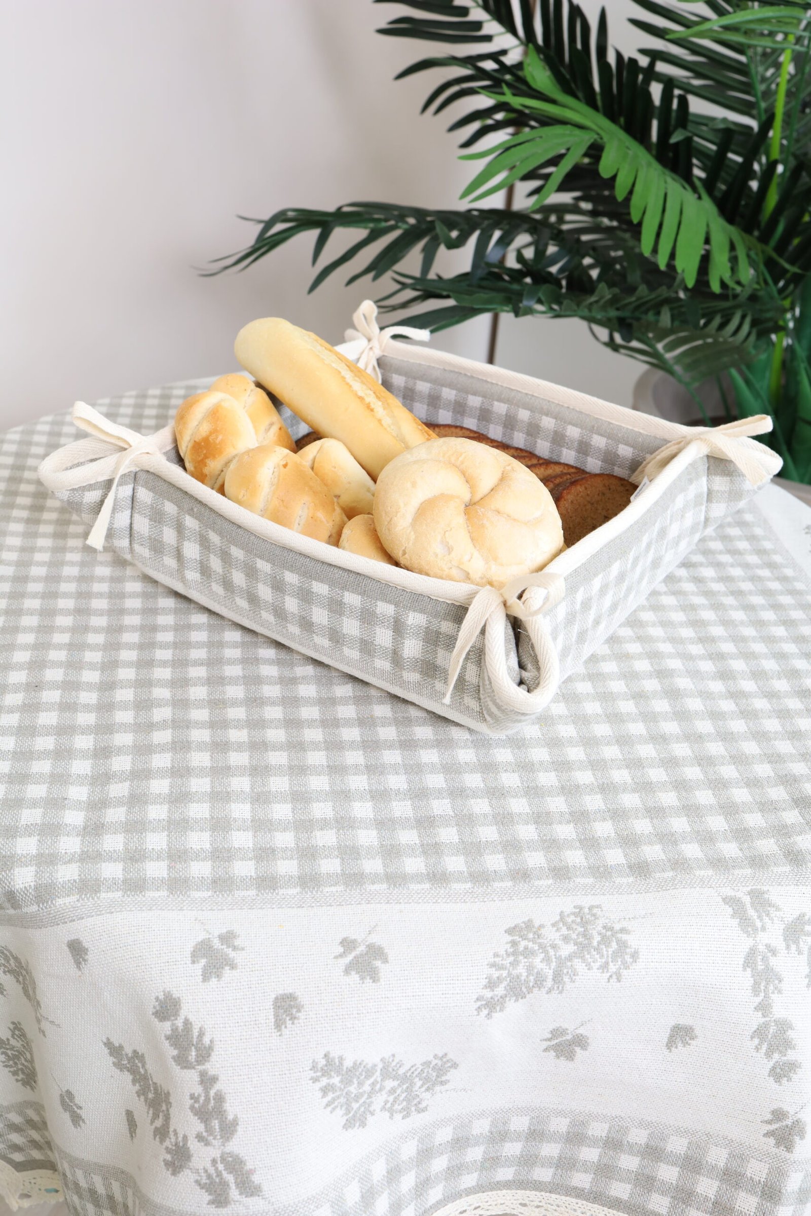 Duoninė levandų šakelės, namų valgamojo dekoras, Bread basket Lavender branches, home dining decor