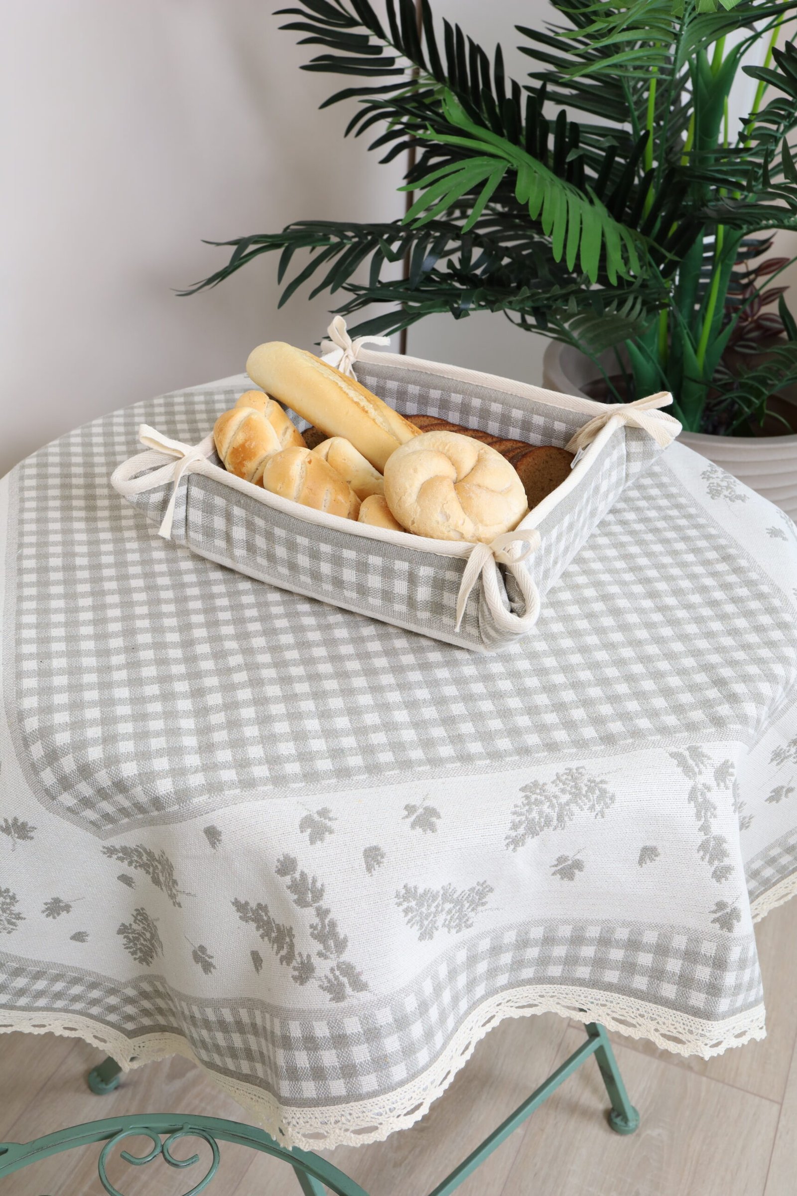 Duoninė levandų šakelės, namų valgamojo dekoras, Bread basket Lavender branches, home dining decor
