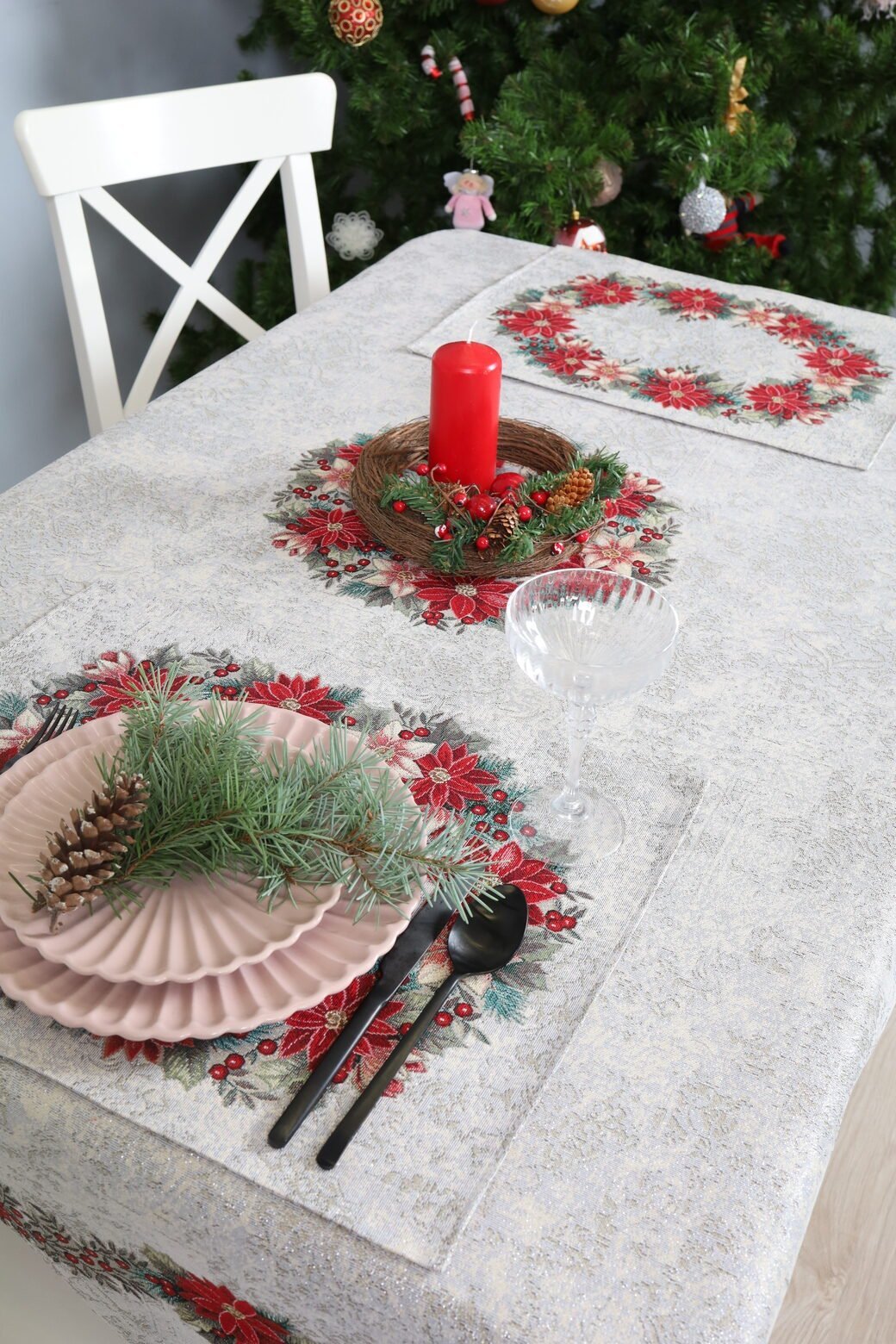 Christmas table napkin Poinsettia Wreath - Image 2