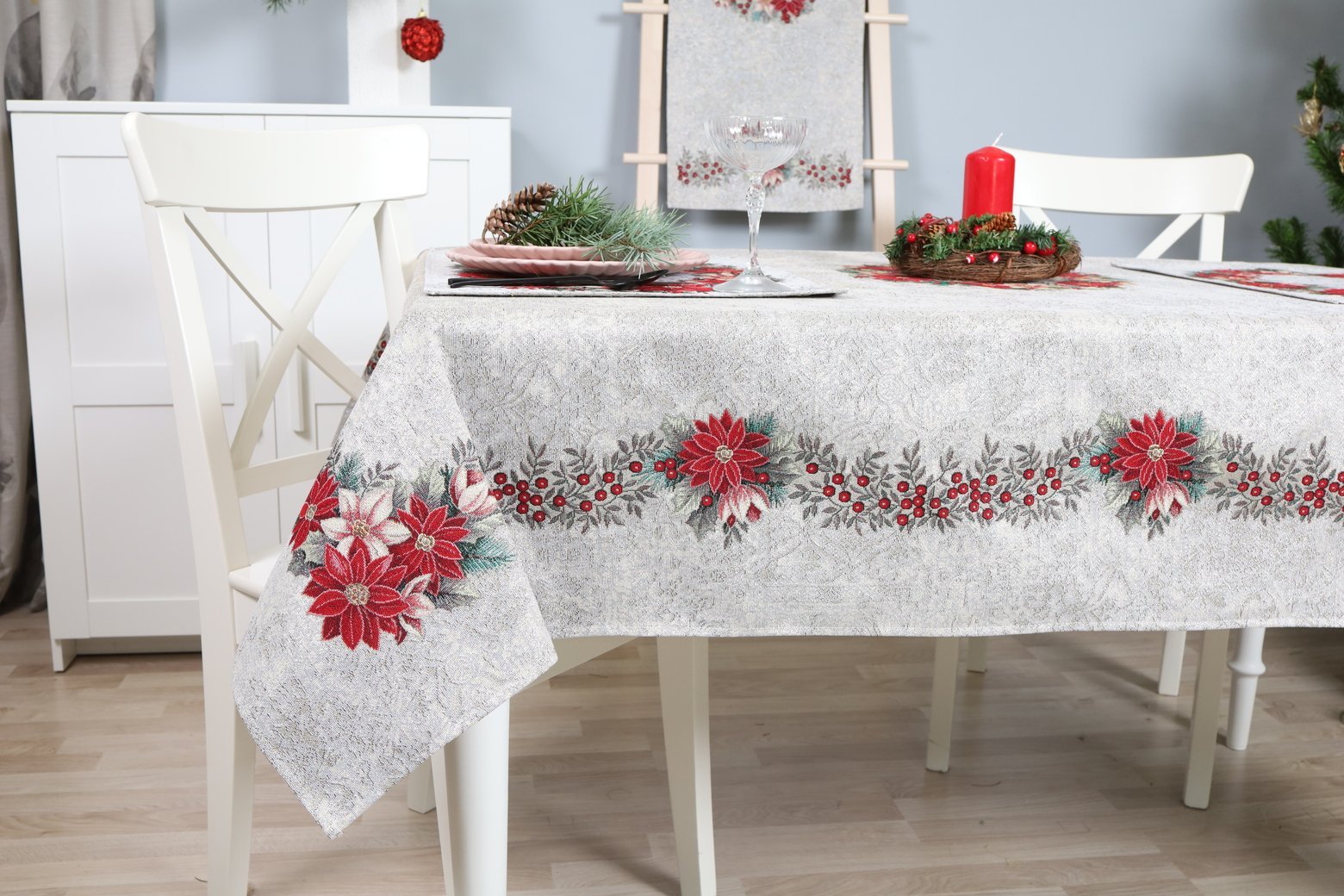Christmas table Poinsettia Wreath - Image 2