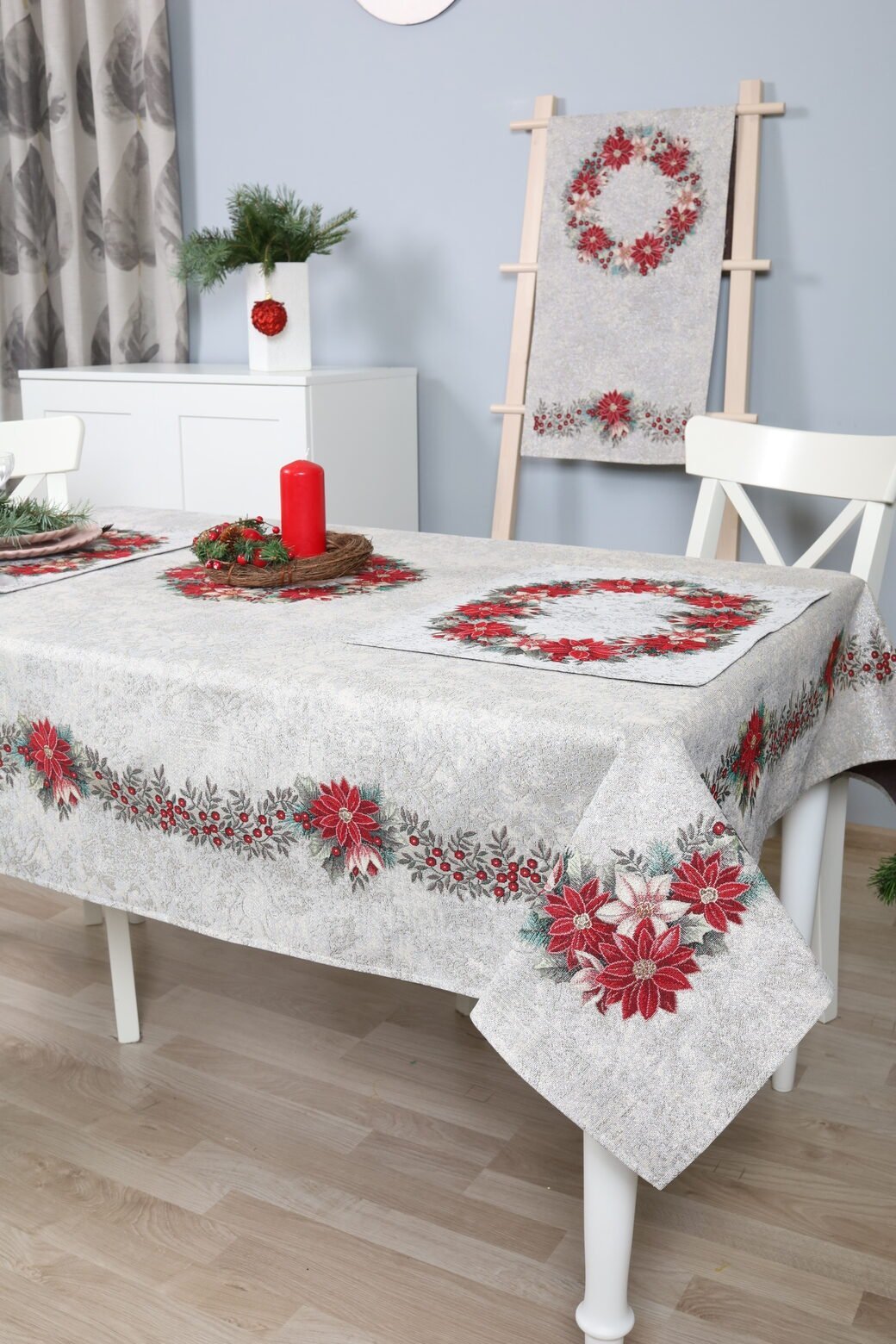Christmas table Poinsettia Wreath