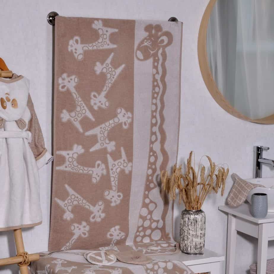 Children's bathroom towel in Giraffe