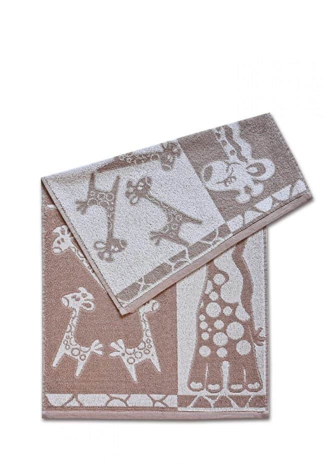 Children's bathroom towel in Giraffe - Image 3