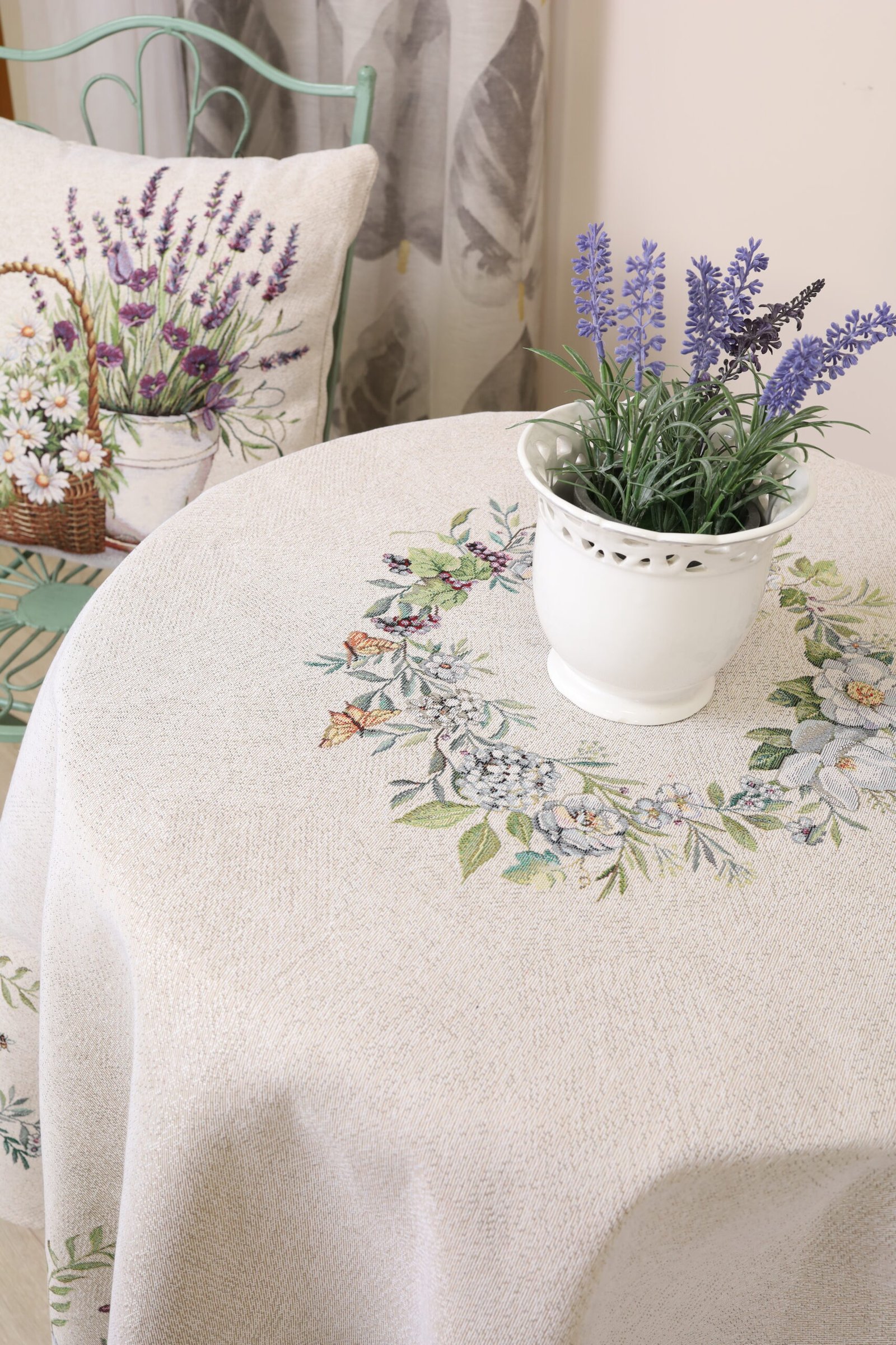 Apvali stalo staltiese Levandų elegancija, Round tablecloth Lavender elegance